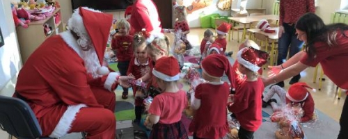 Święty Mikołaj u przedszkolaków