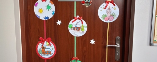 Najciekawsza świąteczna dekoracja drzwi klasowych
